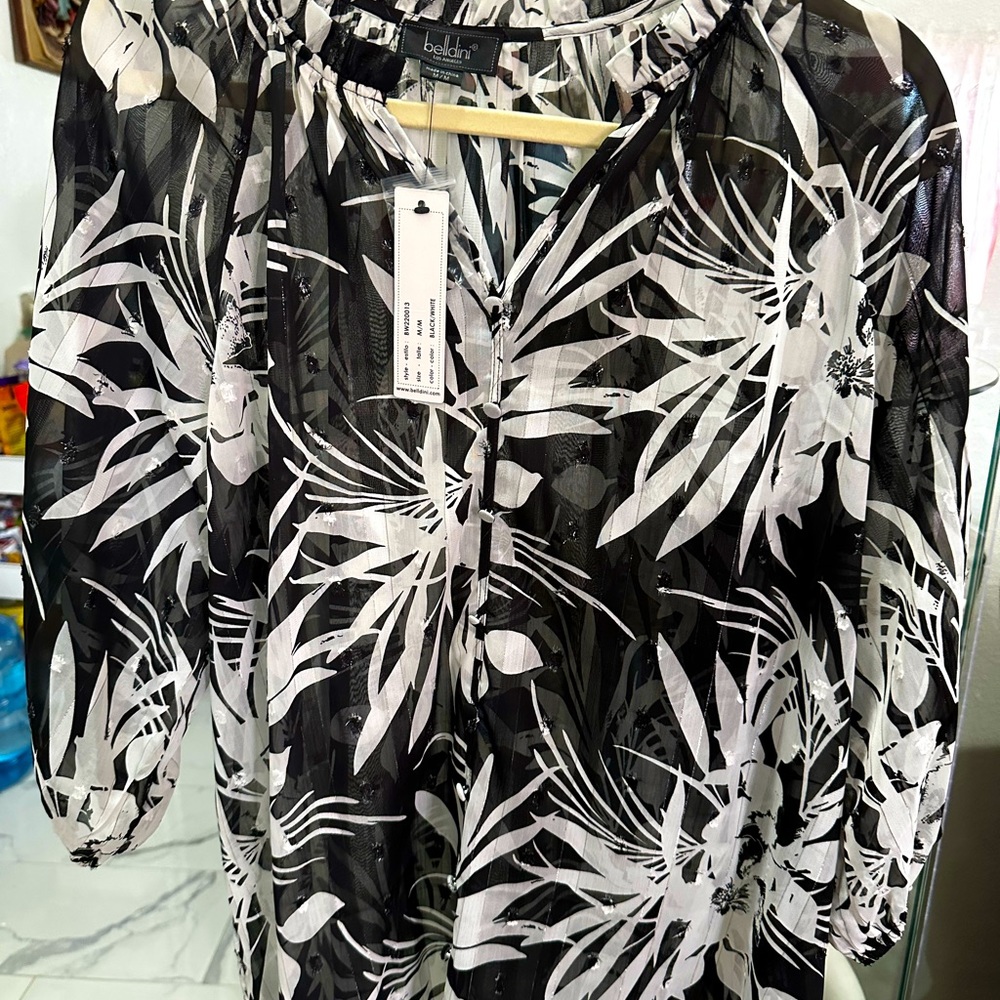 Bellidini size M printed black and white